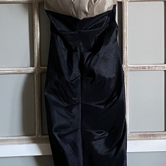 Gown - Picture 5 of 7